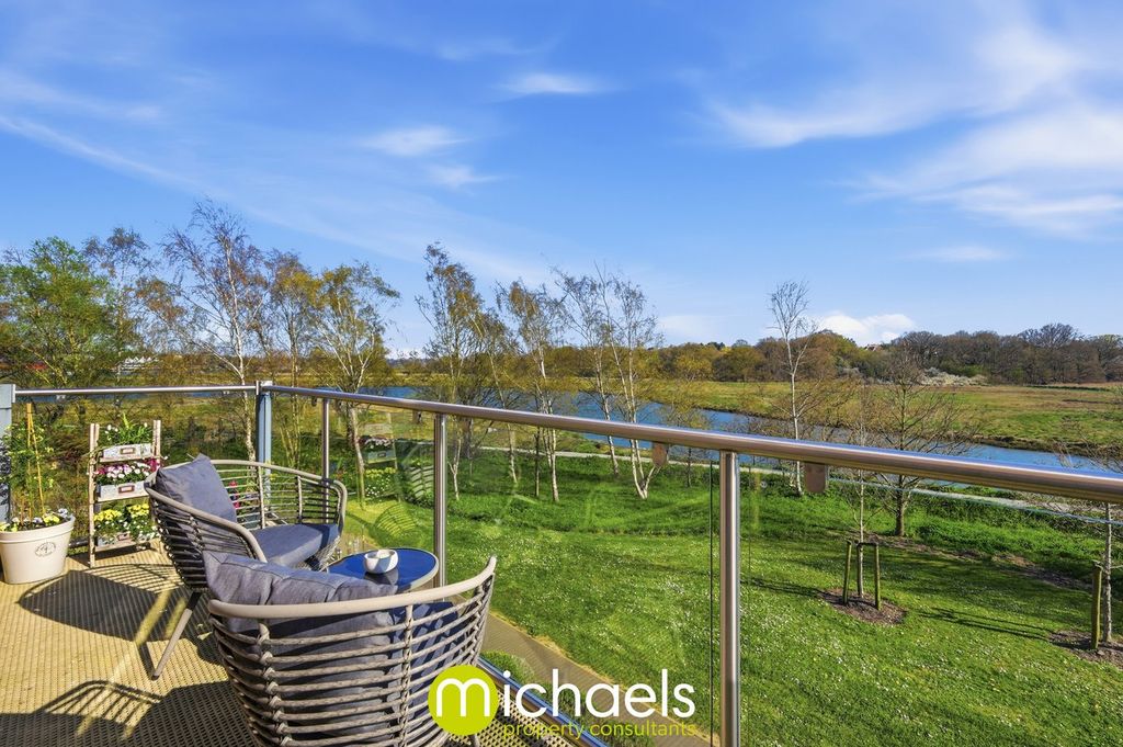 Property photo 2 of 35