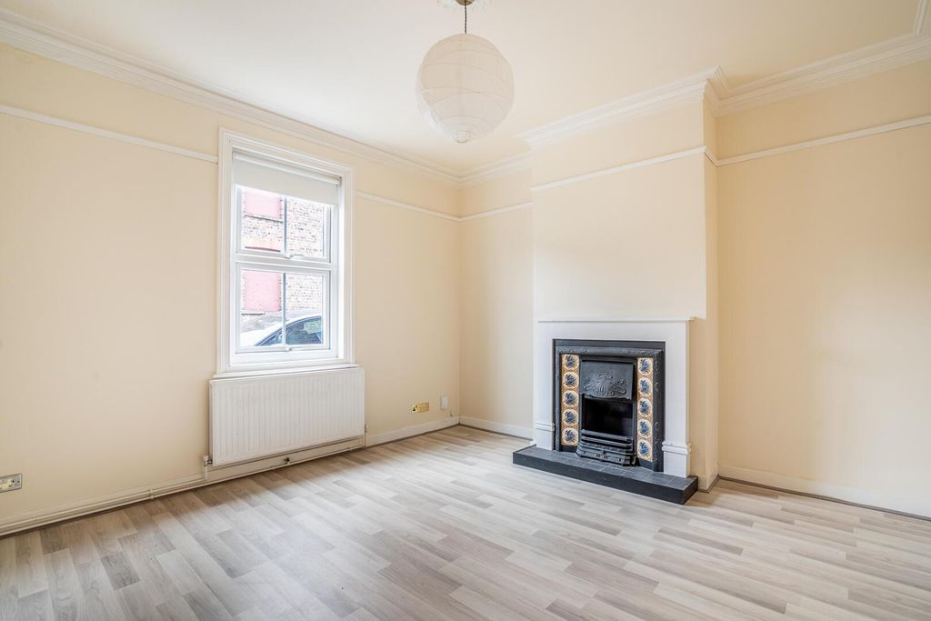 Property photo 3 of 11 Dmylevpapuqlv7K-Vg7Llq.Jpg