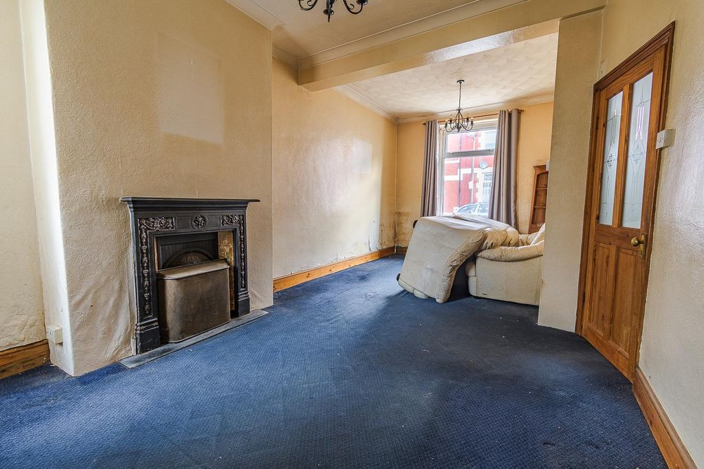 Property photo 2 of 16 Living / Dining