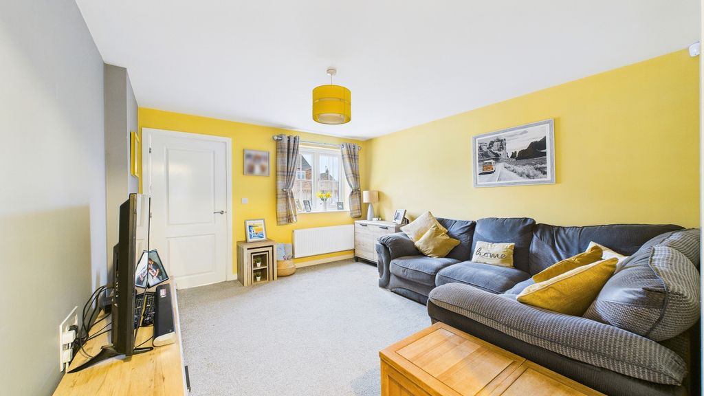 Property photo 3 of 16 Lounge