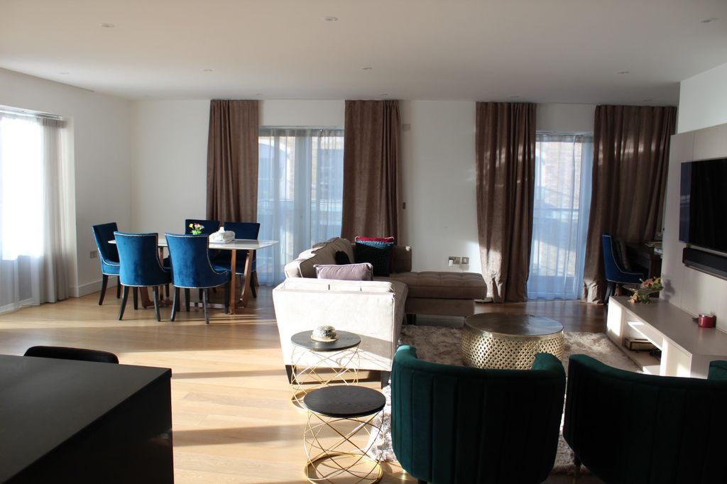 Property photo 2 of 12 Living / Dinning
