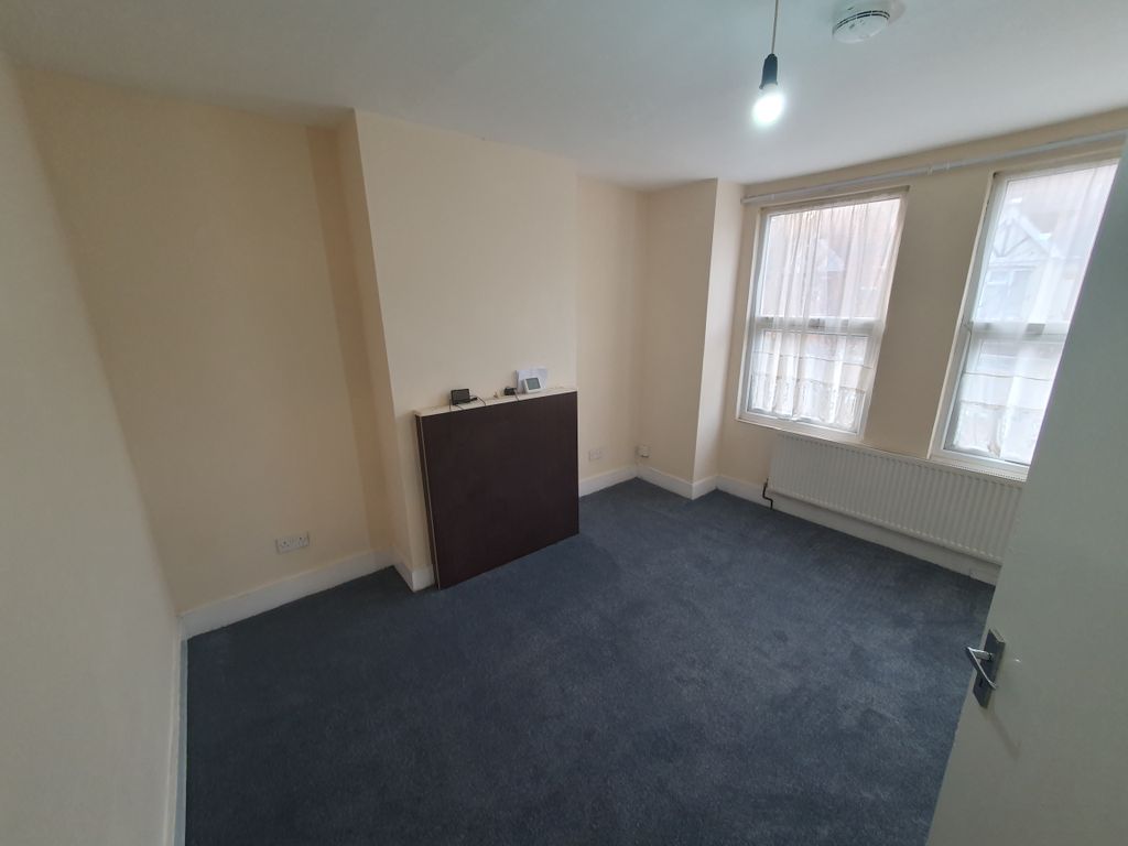 Property photo 2 of 6 20251028_152652