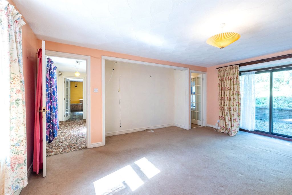 Property photo 2 of 32 Picture No. 03