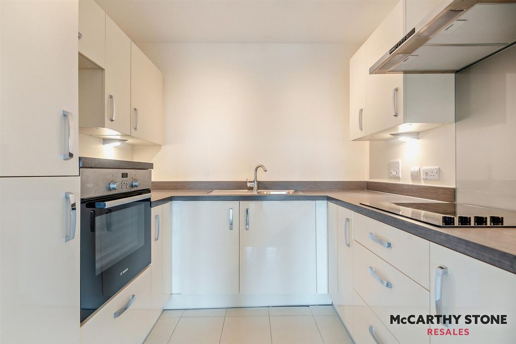 Property photo 3 of 13 8606945-Interior14-800.Jpg