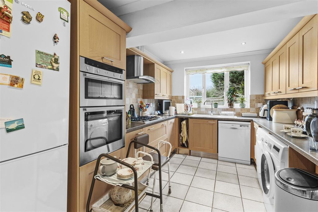 Property photo 2 of 25 Kitchen