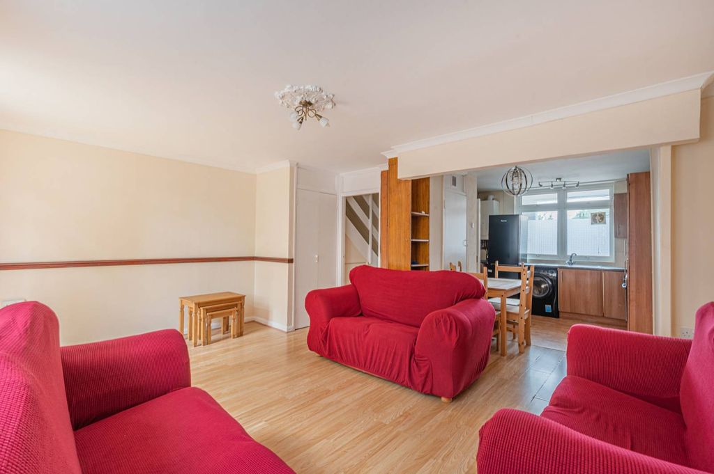 Property photo 2 of 9