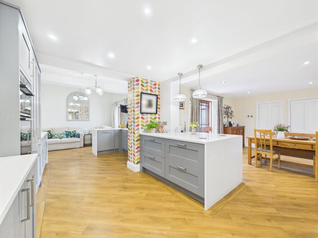 Property photo 3 of 34