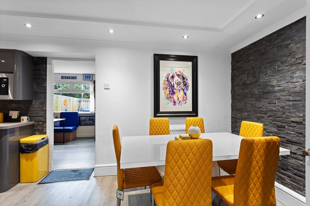 Property photo 3 of 21