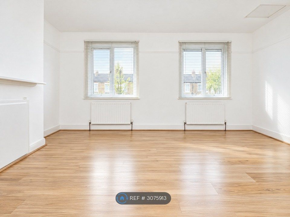 Property photo 3 of 7 Bedroom 1 (4.8m x 3.5m)