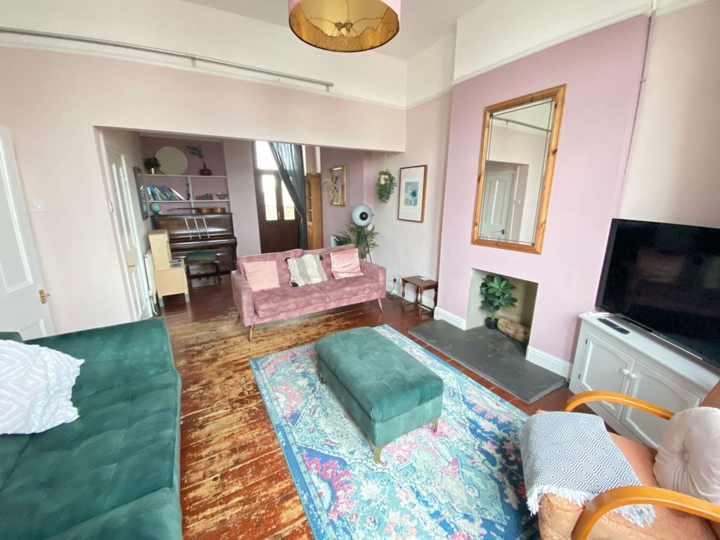 Property photo 2 of 12 Living Room