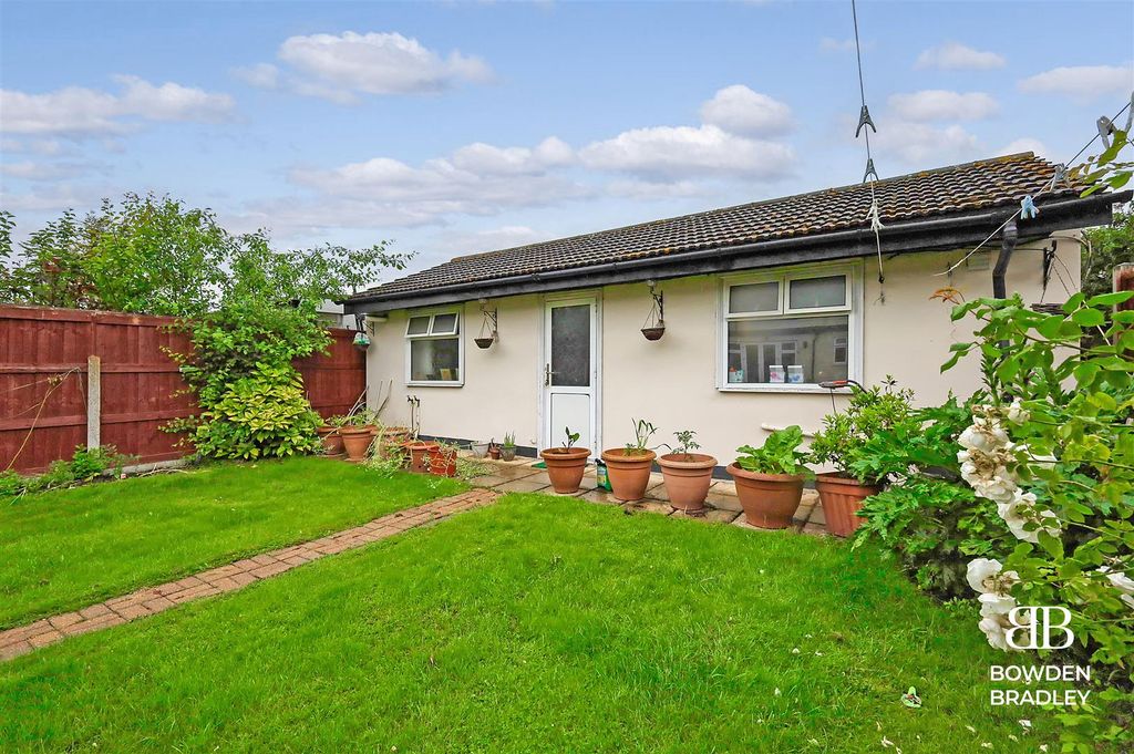 Property photo 2 of 25 Outbuilding