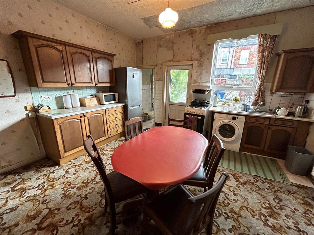 Property photo 3 of 6 Kitchen.Jpg