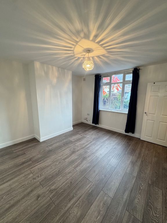 Property photo 1 of 6 Living Room