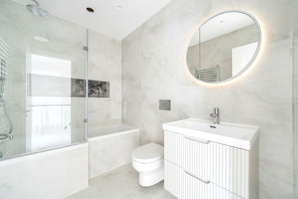 Property photo 3 of 25 Bathroom