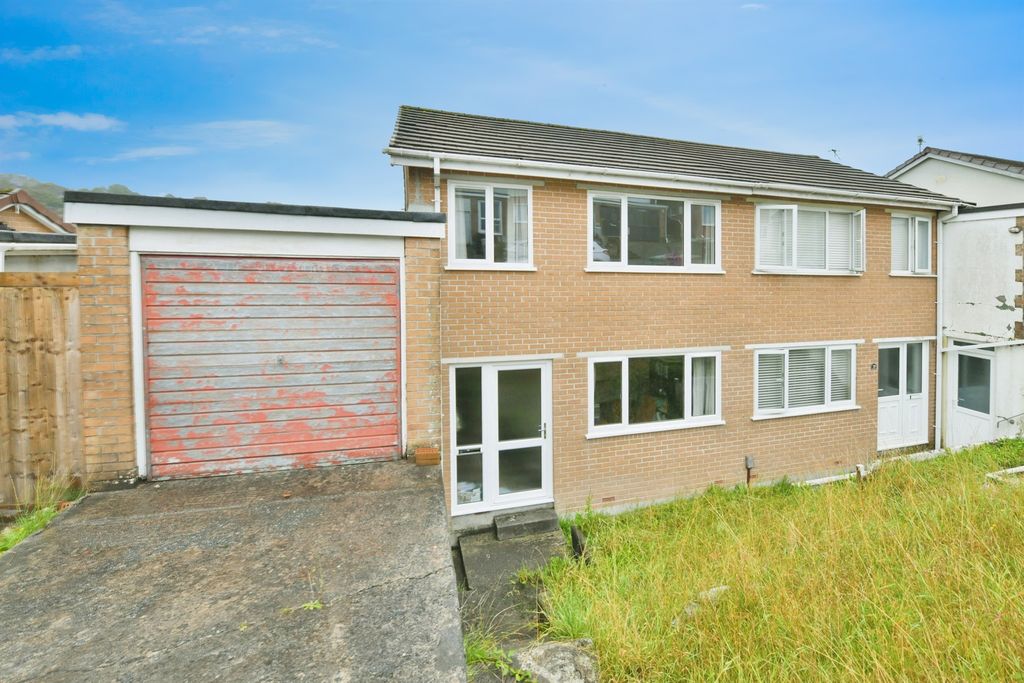 Property photo 3 of 4