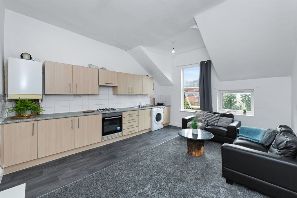 Property photo 2 of 9 Picture No. 21