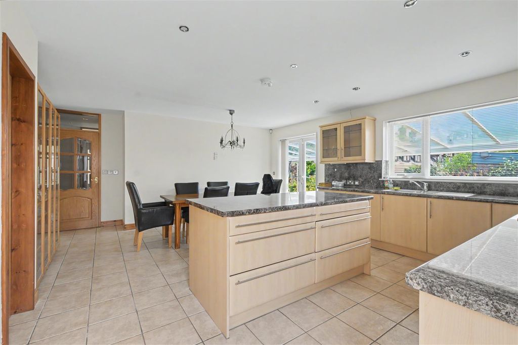 Property photo 3 of 26 Kitchen Diner