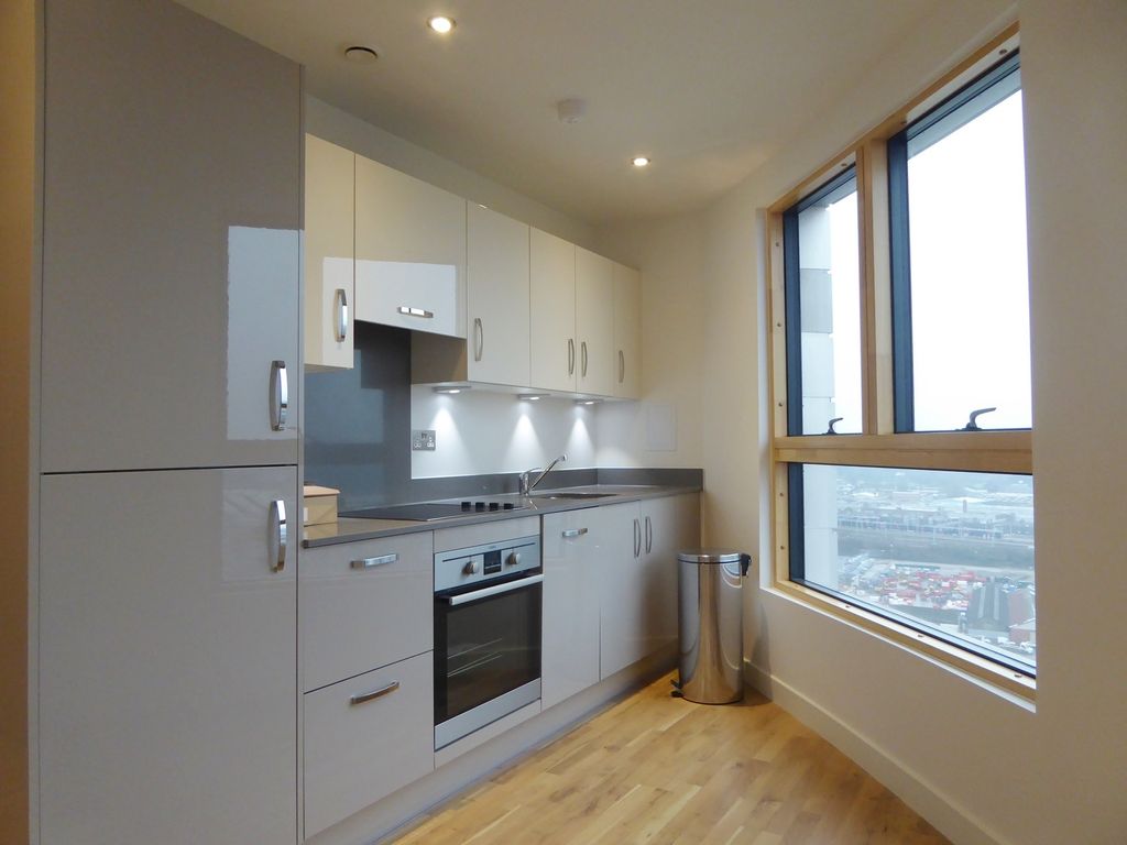 Property photo 3 of 6 Kitchen