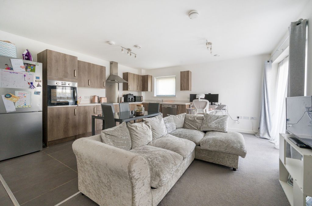 Property photo 3 of 8