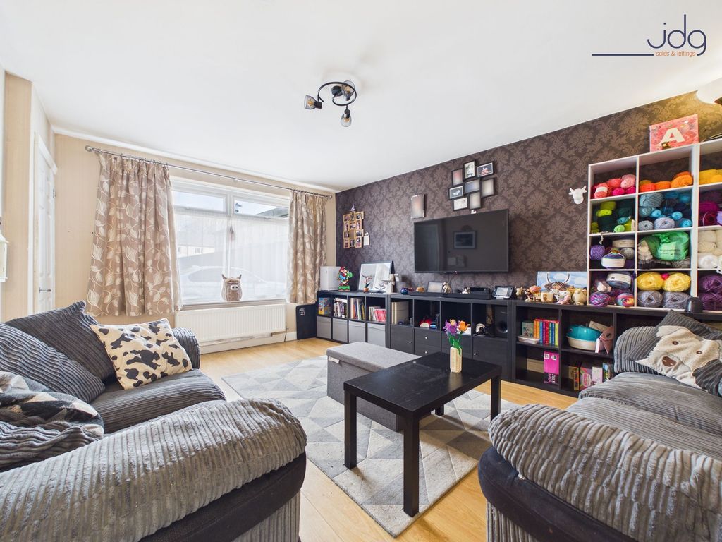 Property photo 3 of 10 Living Room