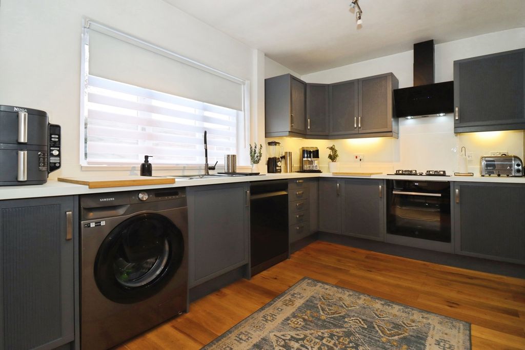 Property photo 1 of 18 Pbox-Img.Jpg