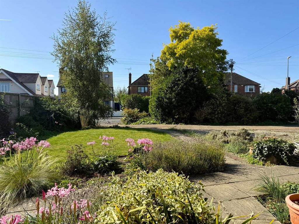 Property photo 2 of 25