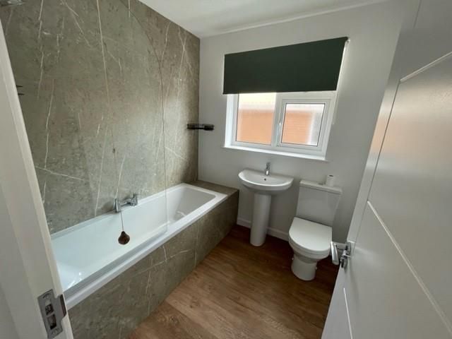 Property photo 3 of 18 Bathroom.Jpg