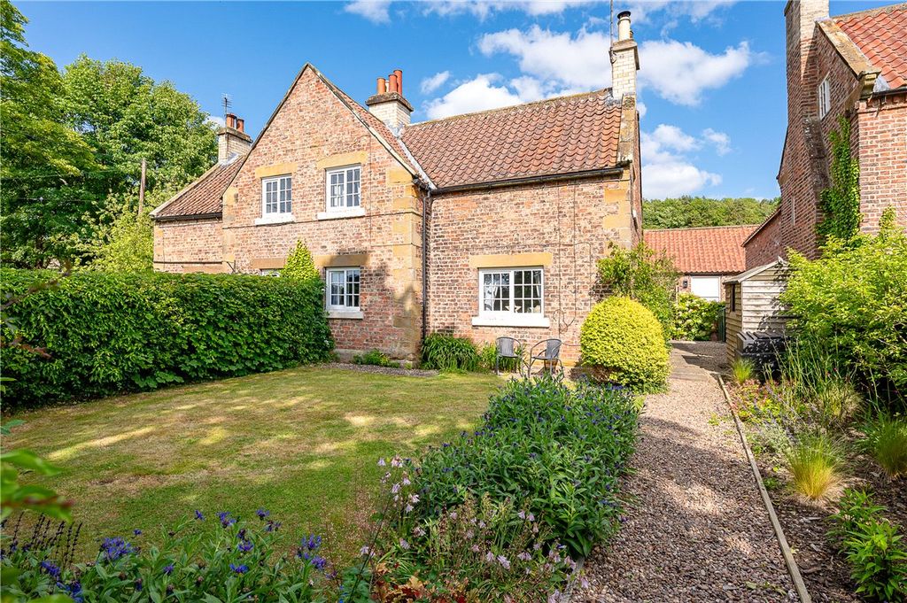 Property photo 2 of 43 Picture No. 51