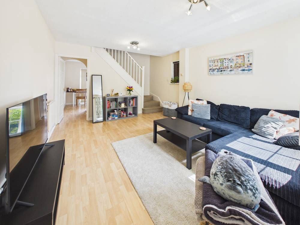 Property photo 2 of 12 Giraffe360-Still003