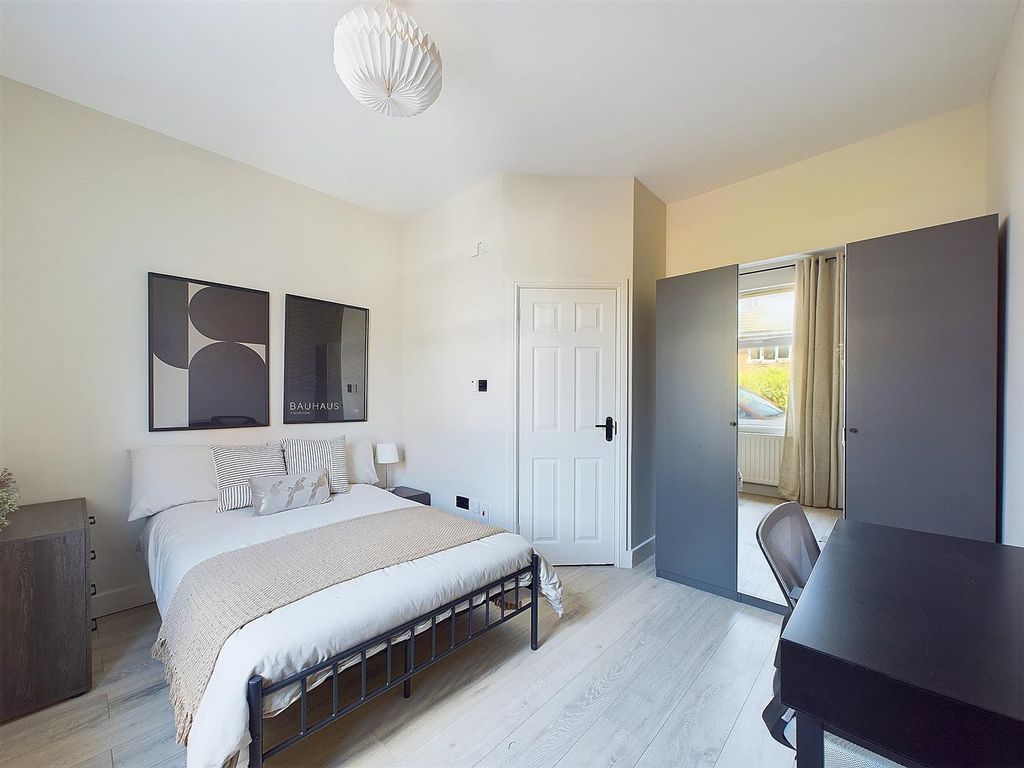 Property photo 3 of 10 Cam03736G0-Pr0017-Still021.Jpg