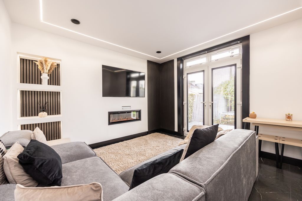 Property photo 2 of 17 Property Image 2