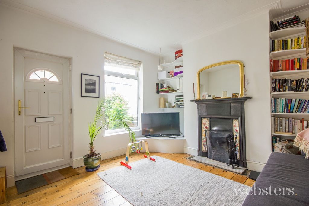 Property photo 2 of 17