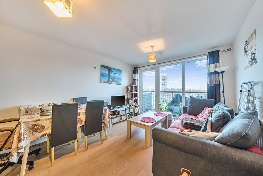 Property photo 2 of 14 1404741-7-697Cceb...