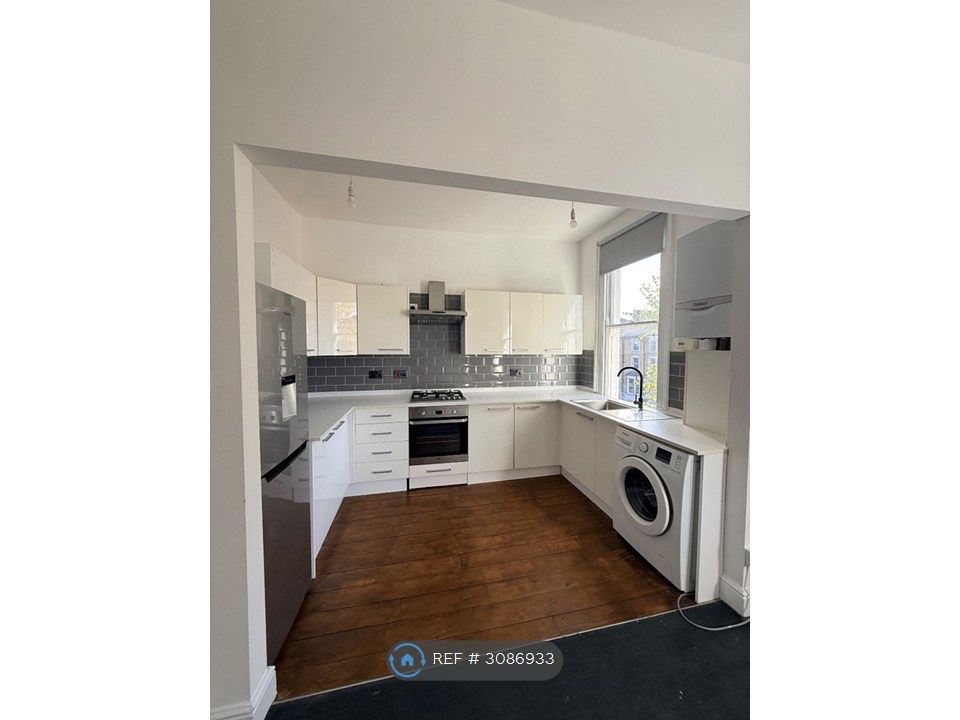 Property photo 2 of 18 Kitchen