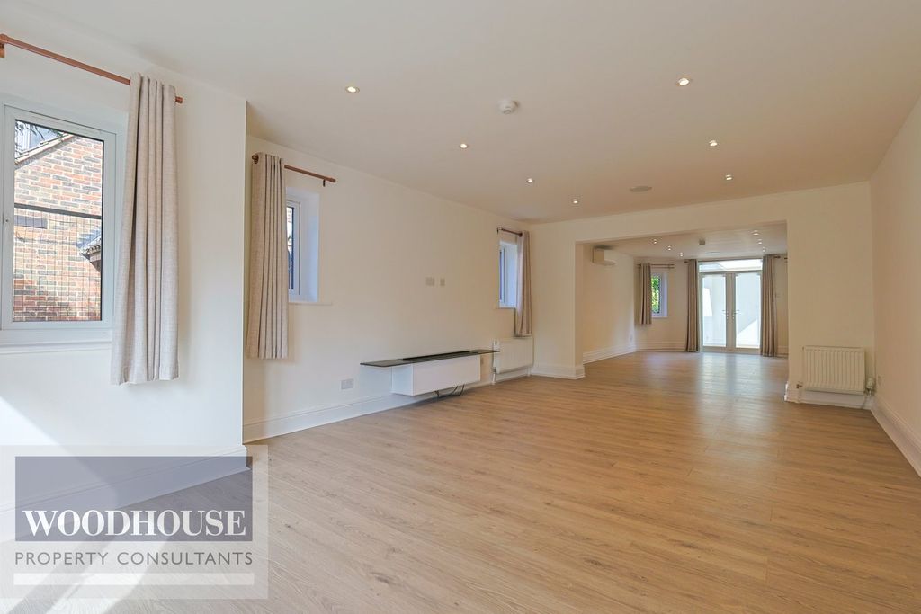 Property photo 3 of 53