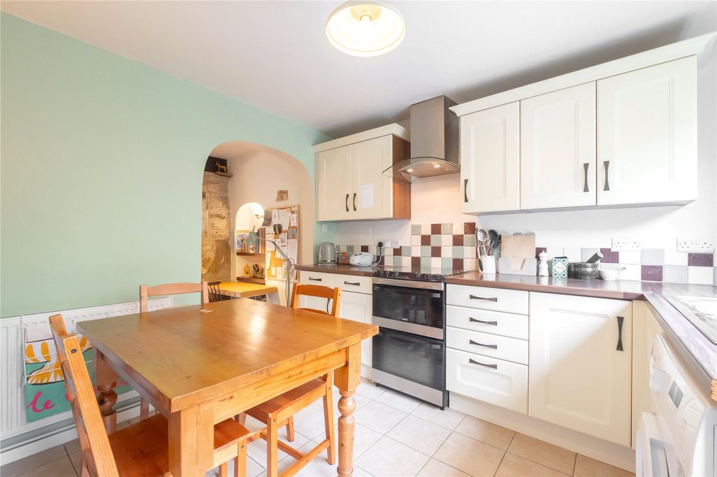 Property photo 3 of 22 Breakfast Kitchen