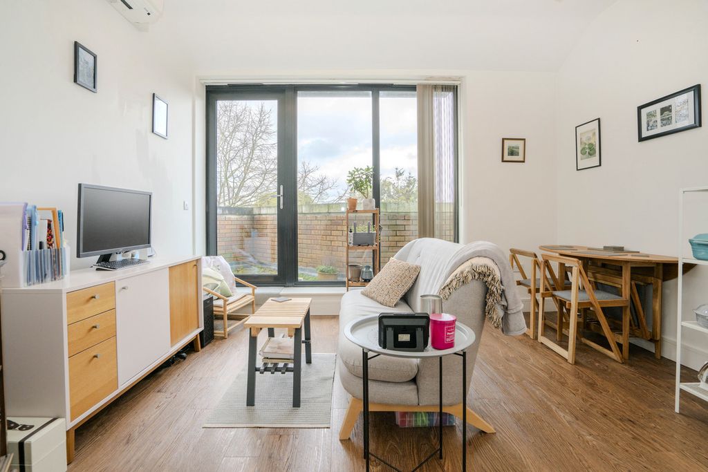 Property photo 3 of 9