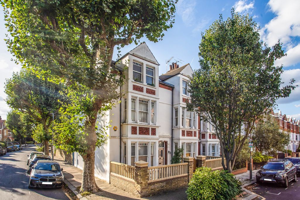 Property photo 1 of 12 Carmalt Gardens