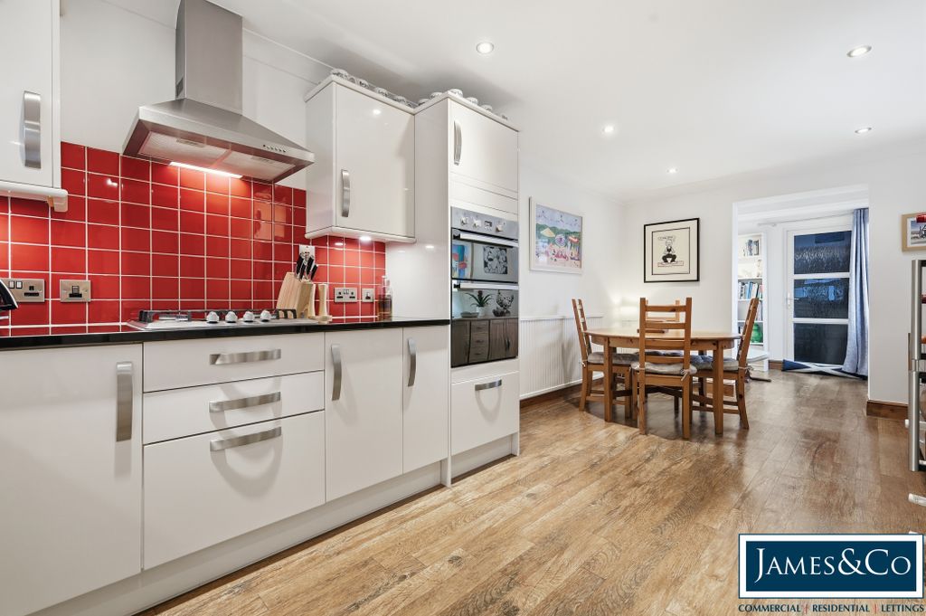 Property photo 2 of 18 9Standrumsg