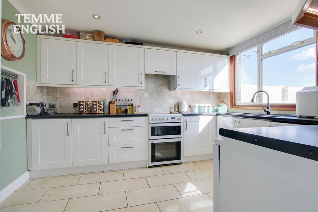 Property photo 3 of 30