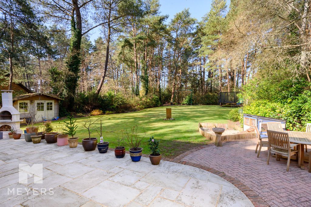 Property photo 2 of 27