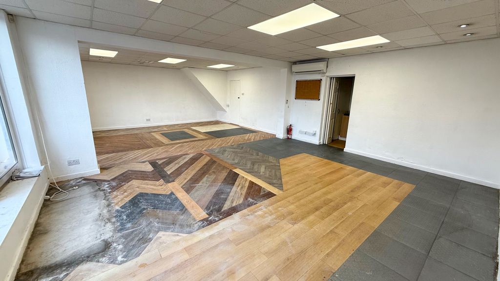 Property photo 3 of 7 Shop To Let