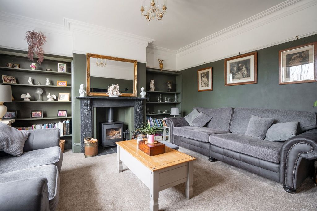 Property photo 3 of 31