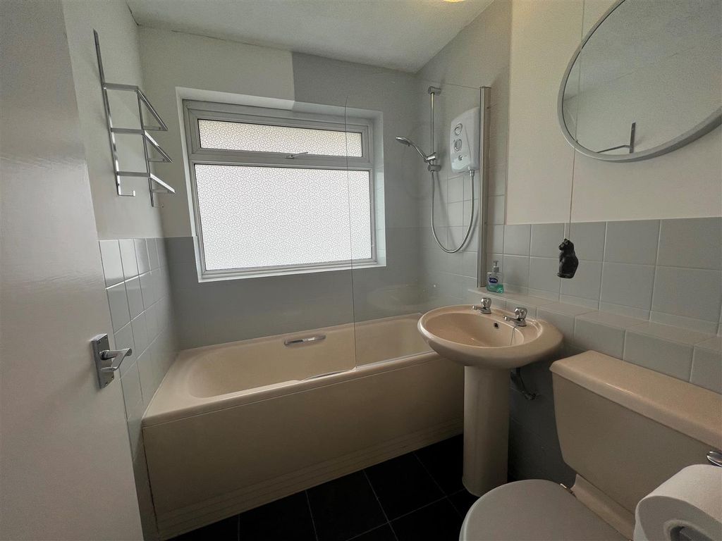 Property photo 1 of 6 Bathroom.Jpg