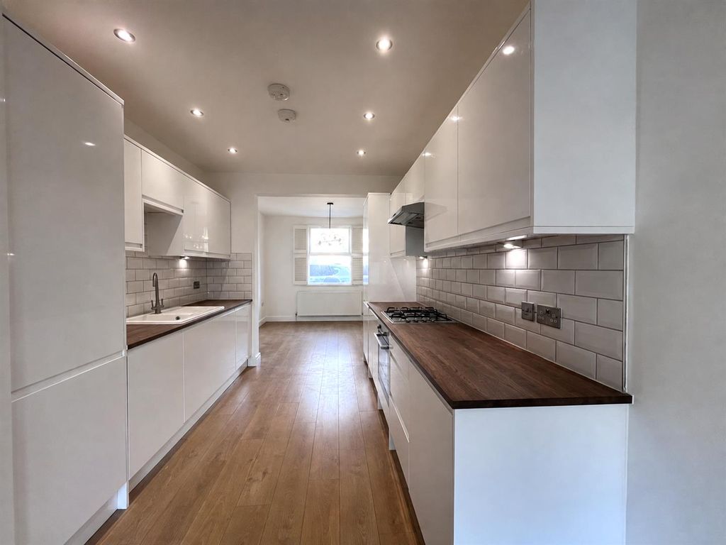 Property photo 2 of 21 Kitchen 3.1.Png