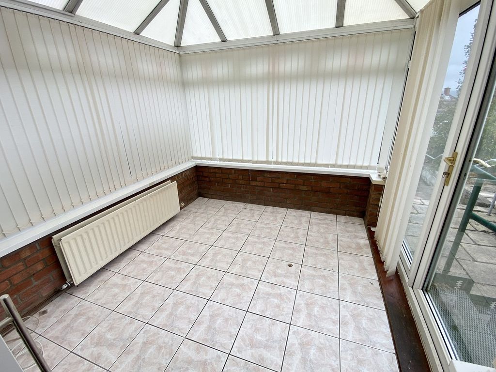 Property photo 3 of 10 Conservatory