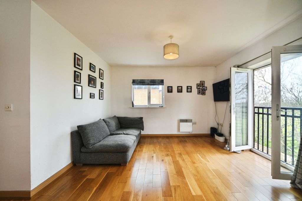 Property photo 2 of 20