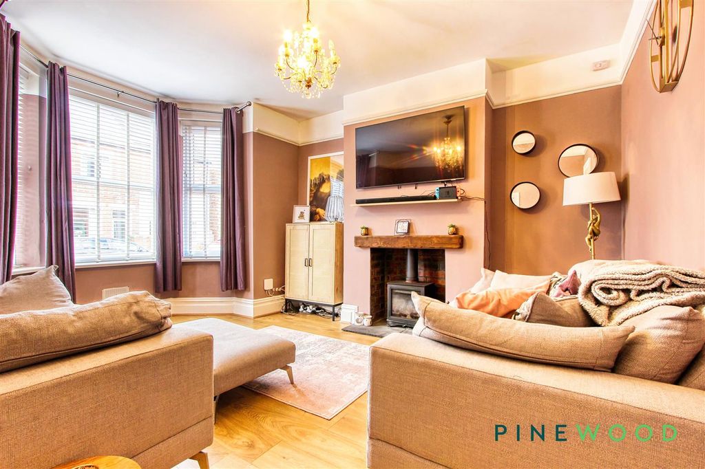 Property photo 2 of 20 Lounge