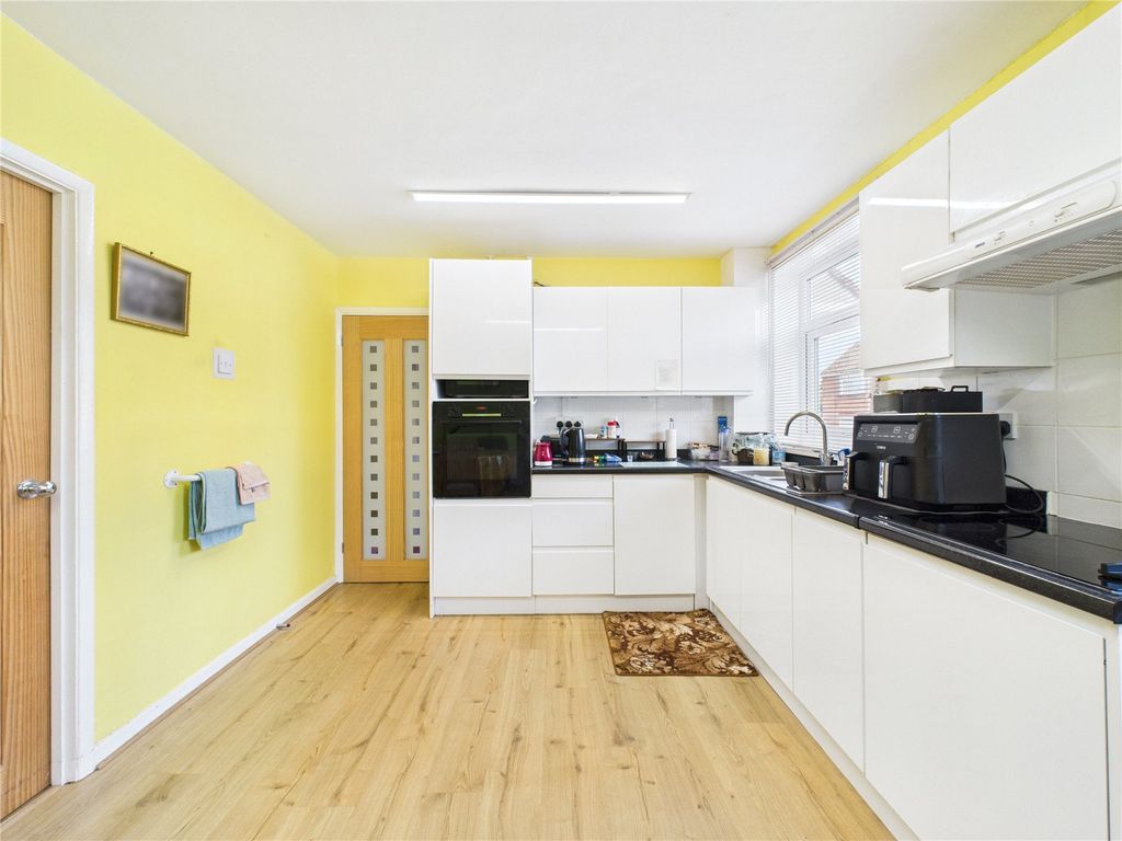 Property photo 1 of 22 Picture No. 03
