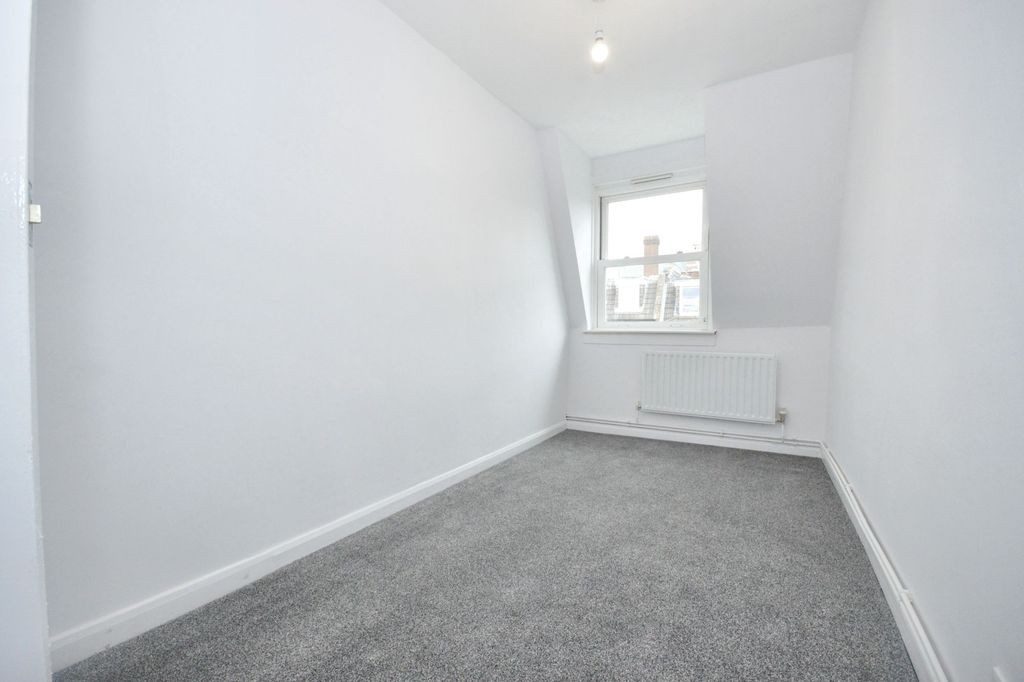 Property photo 2 of 10 Flat E, 29 St Julians Road, London, Nw6 7Lb